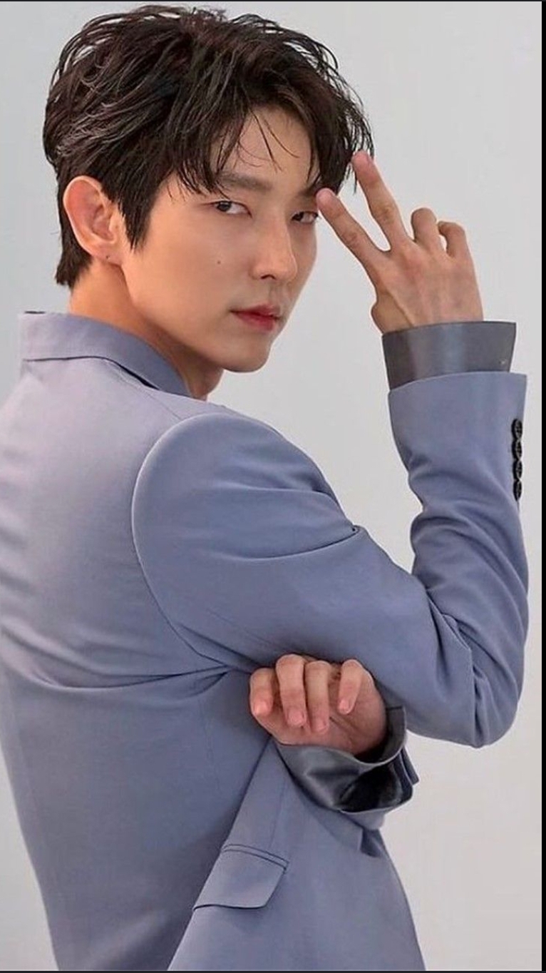 Latest photo of Lee Joongi