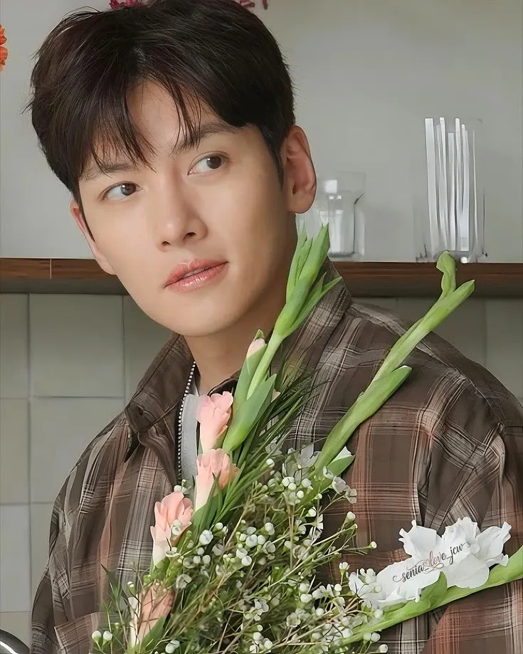 粉丝拍下的池昌旭瞬间