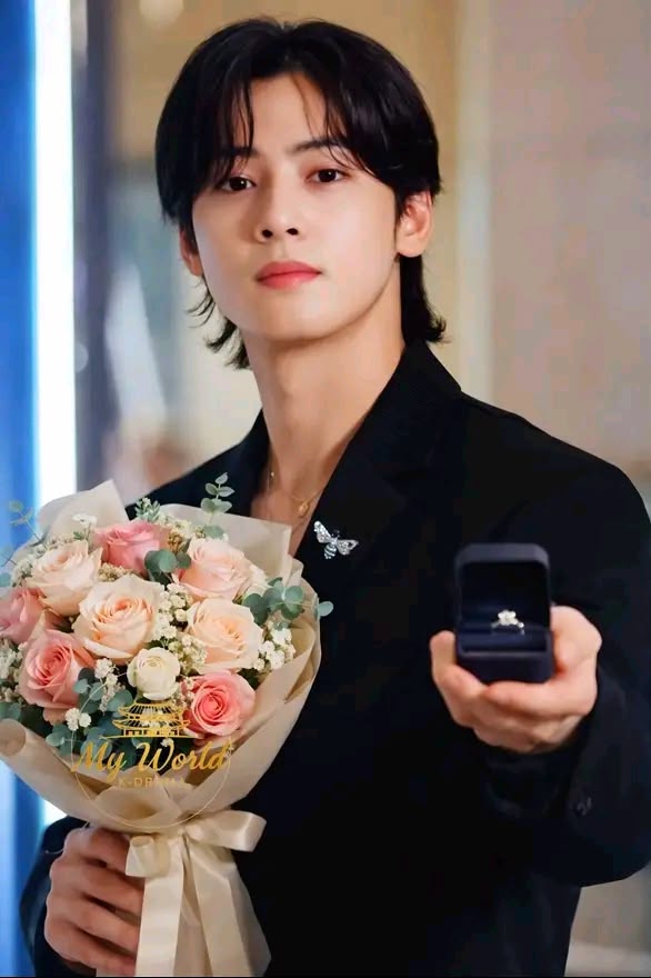 Recent activity shot of Cha Eunwoo