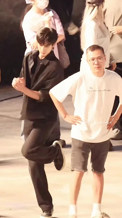 最爱偶像名人粉丝团推荐的宋威龙背景图片