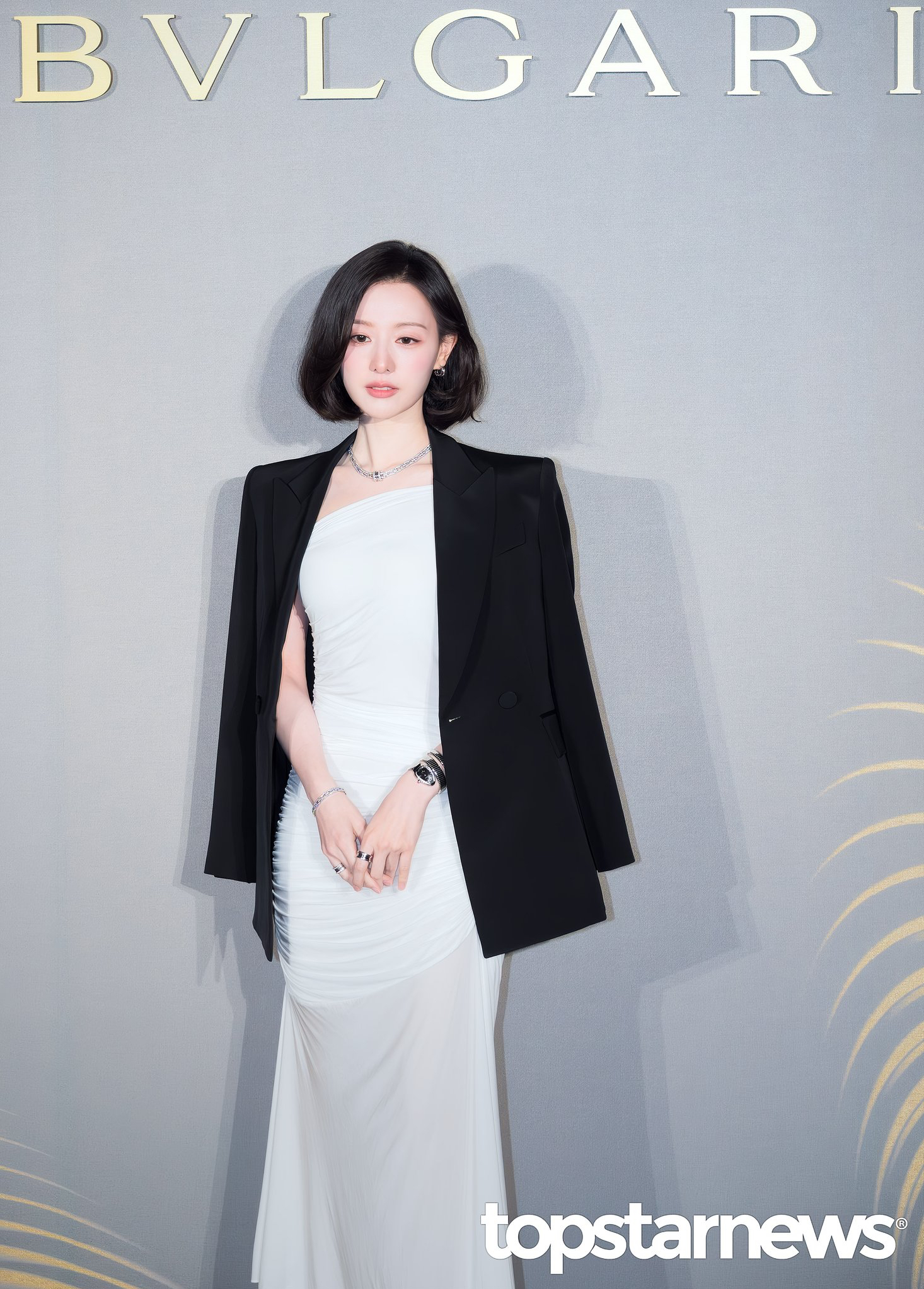 Behind-the-scenes cut of Kim Jiwon