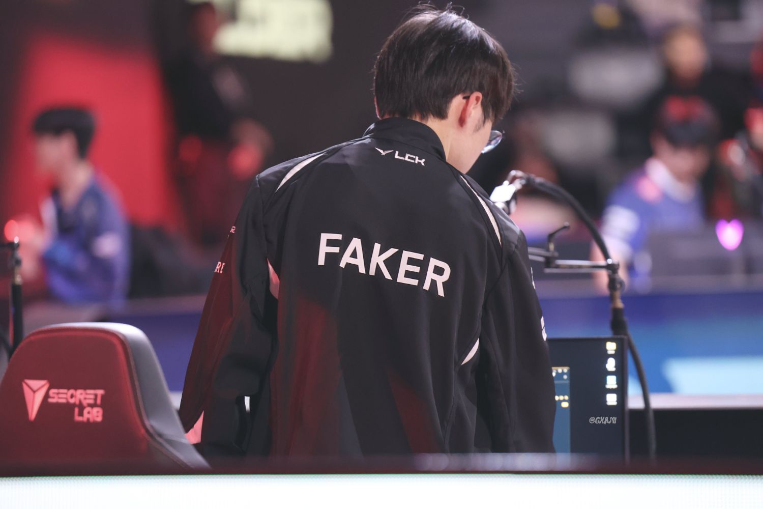 粉丝拍下的Faker瞬间