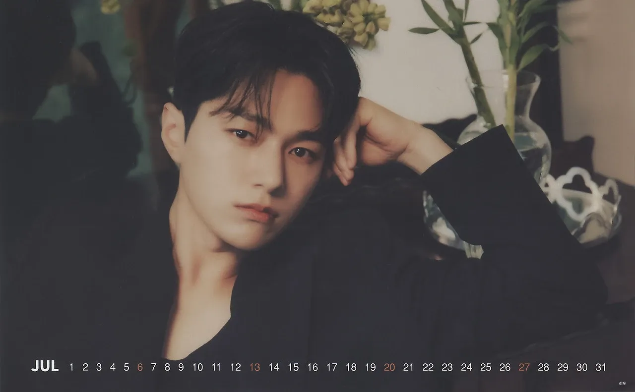 A moment captured by a fan of Kim Myungsoo (L)