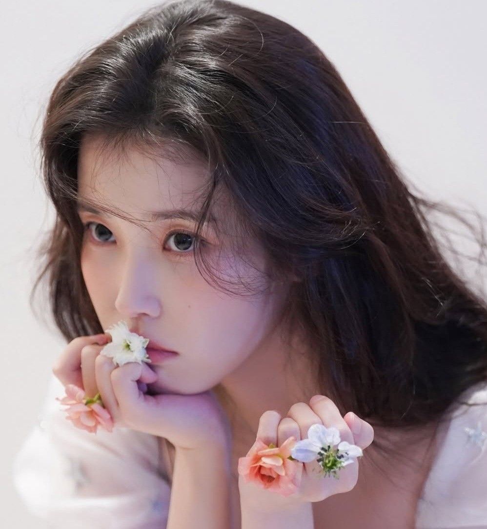 Cuplikan di balik layar dari IU