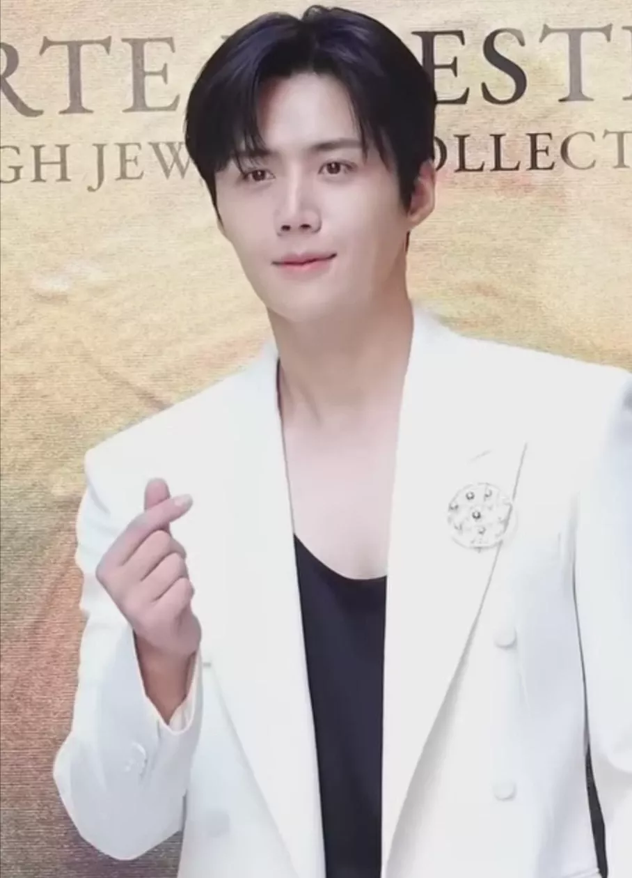 Foto kegiatan terbaru dari Kim Seonho