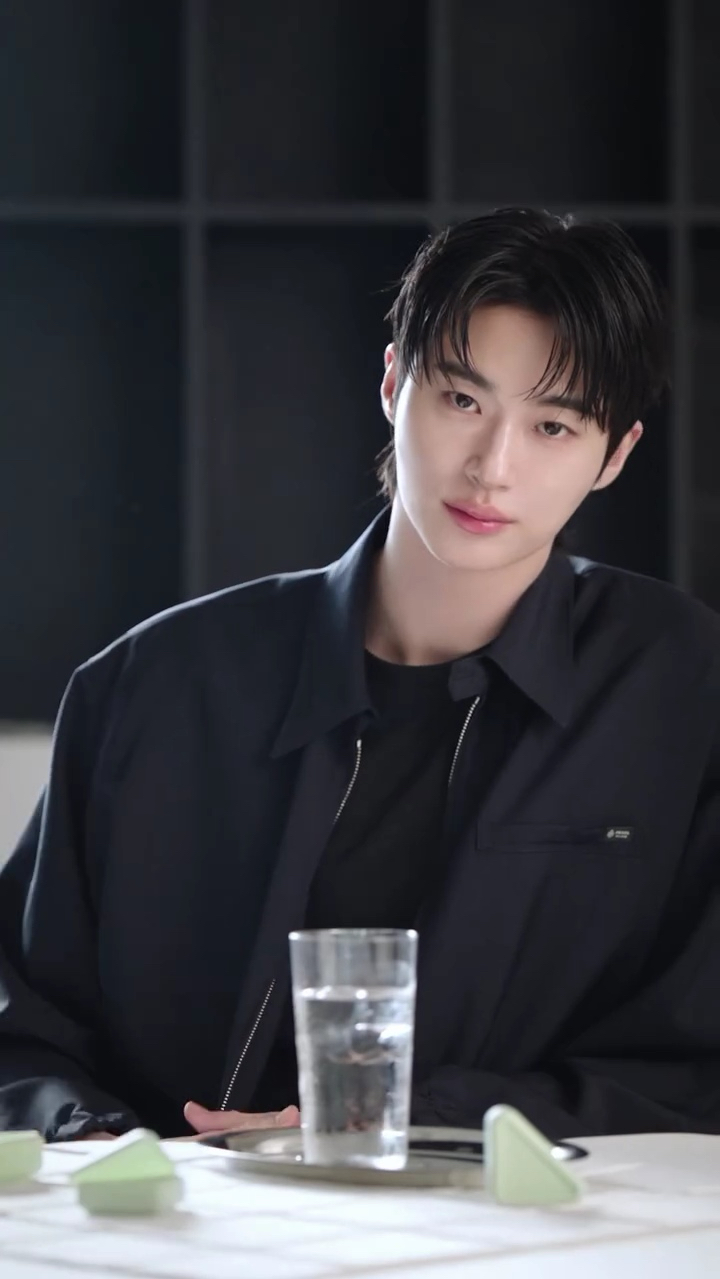 Recent activity shot of Byeon Wooseok