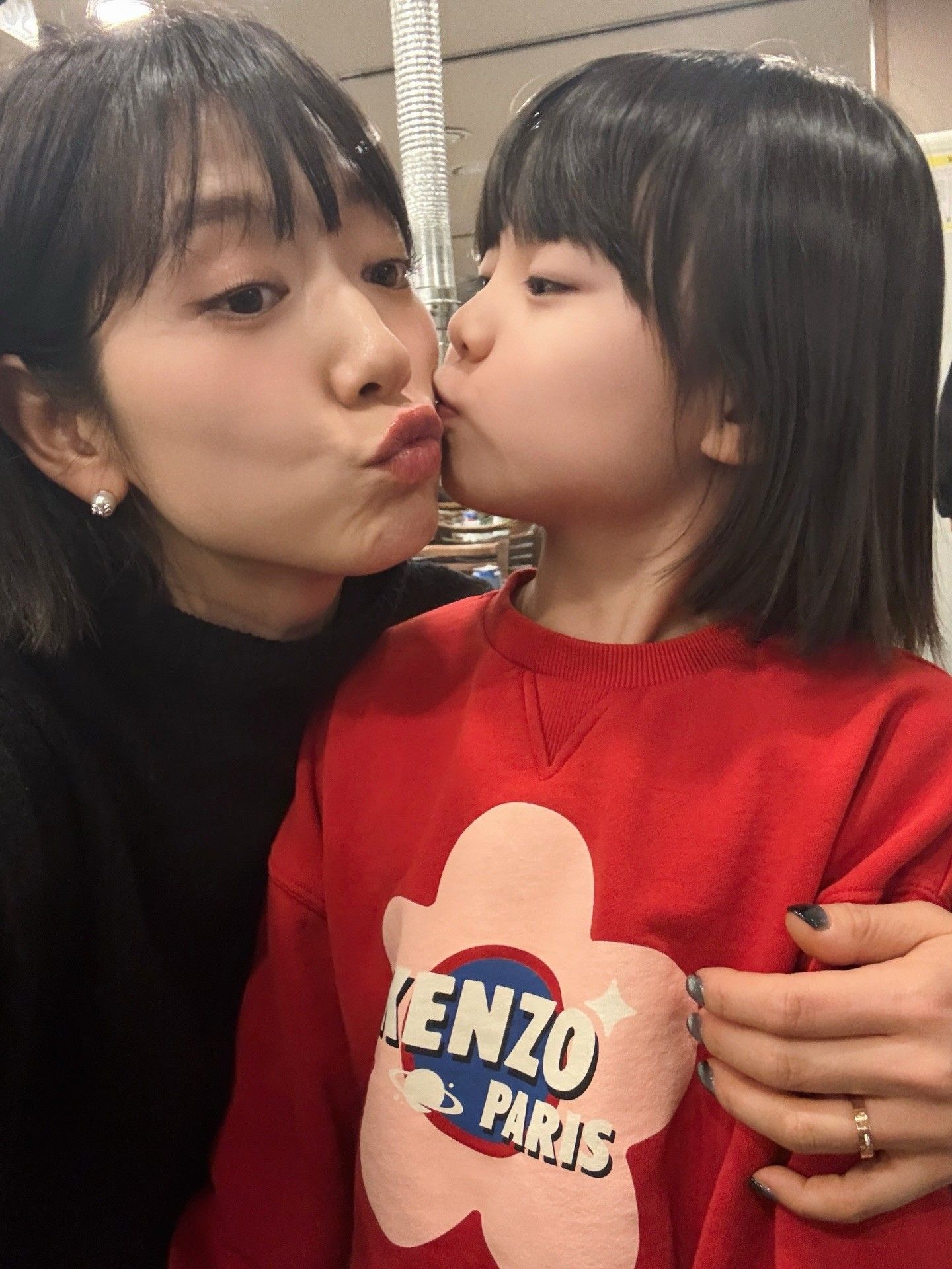 Behind-the-scenes cut of Park Shinhye