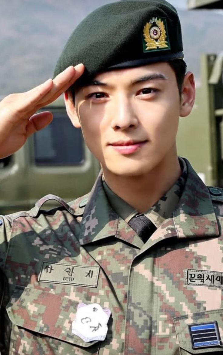 Behind-the-scenes cut of Cha Eunwoo