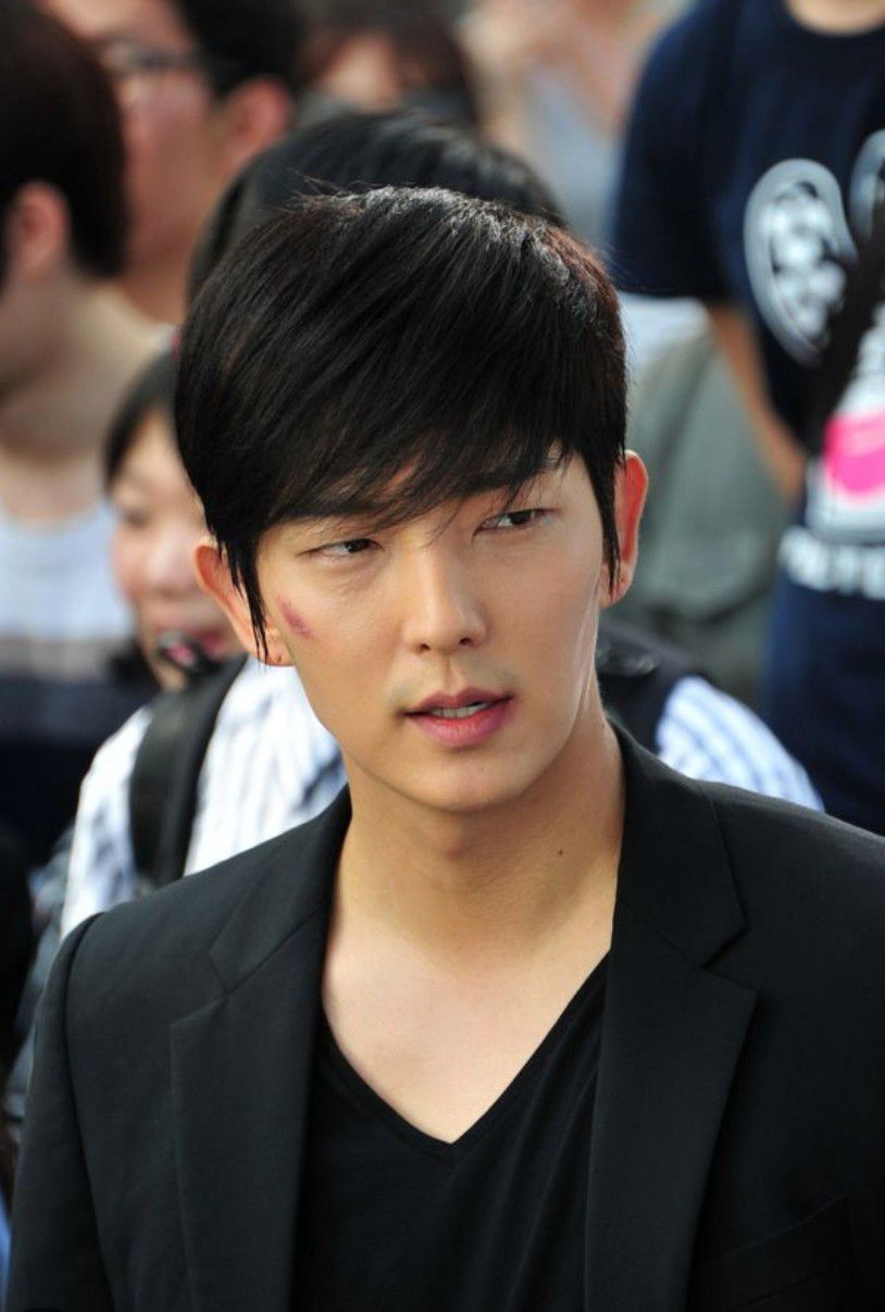 Recent activity shot of Lee Joongi