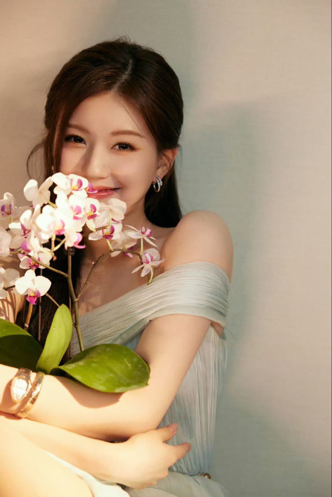 Recent activity shot of Zhao Lusi