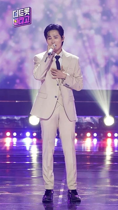 Special wallpaper made by Kim Heejae's fans