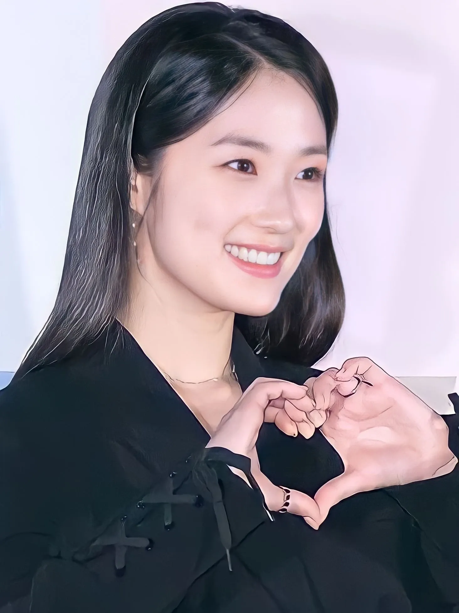 Behind-the-scenes cut of Kim Hyeyoon