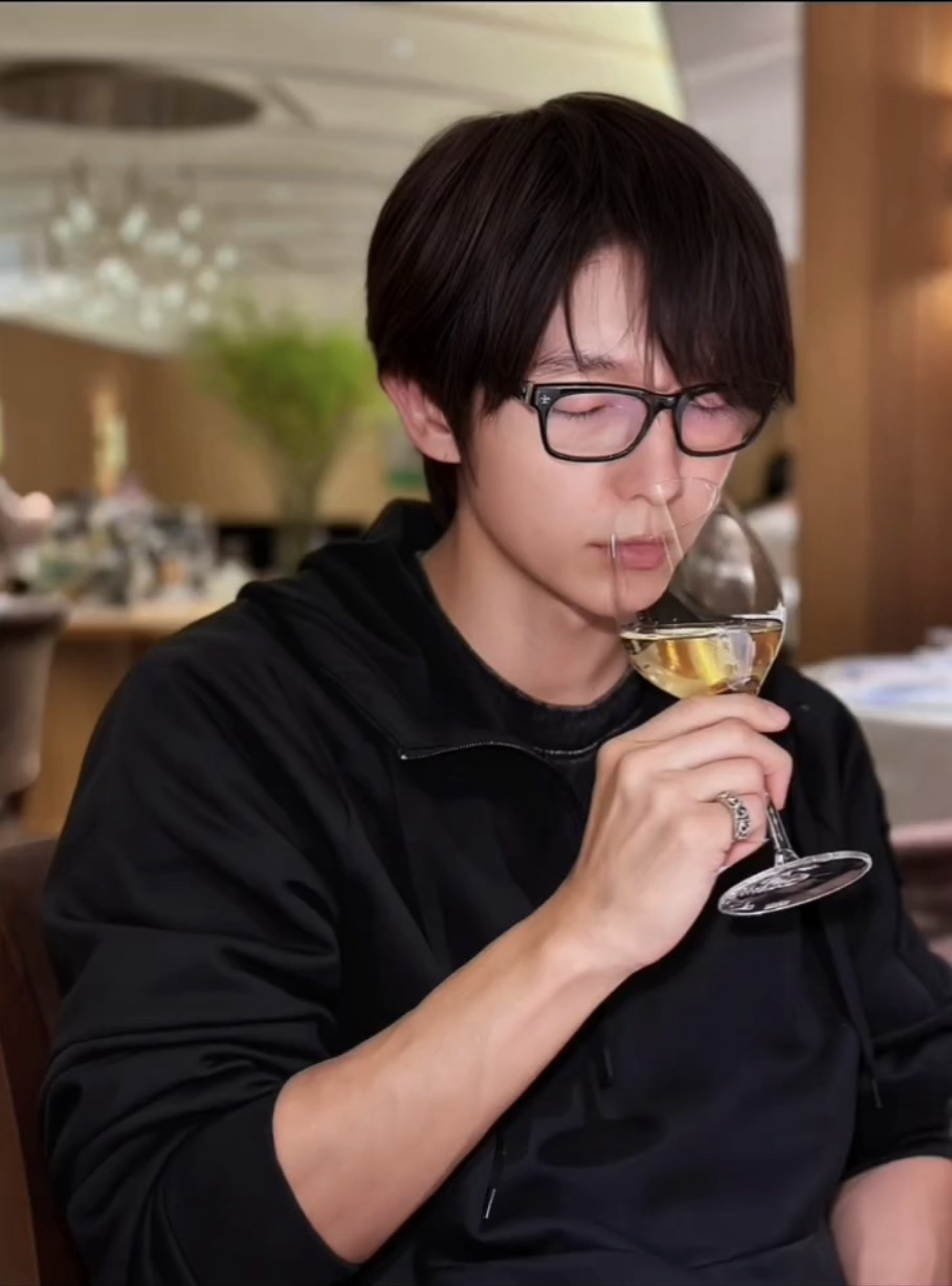 Behind-the-scenes cut of Lee Joongi