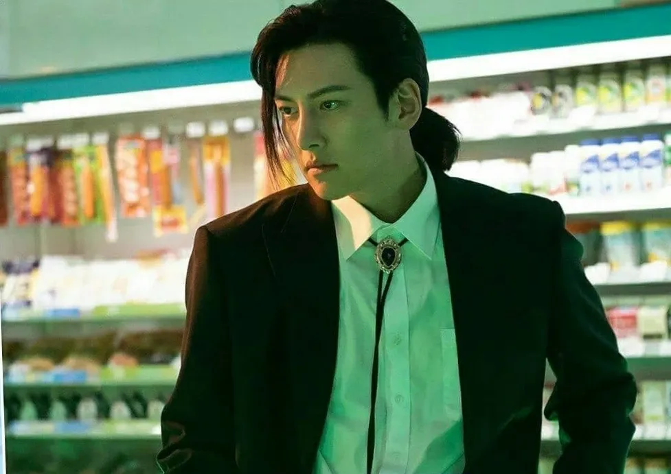 Behind-the-scenes cut of Ji Changwook