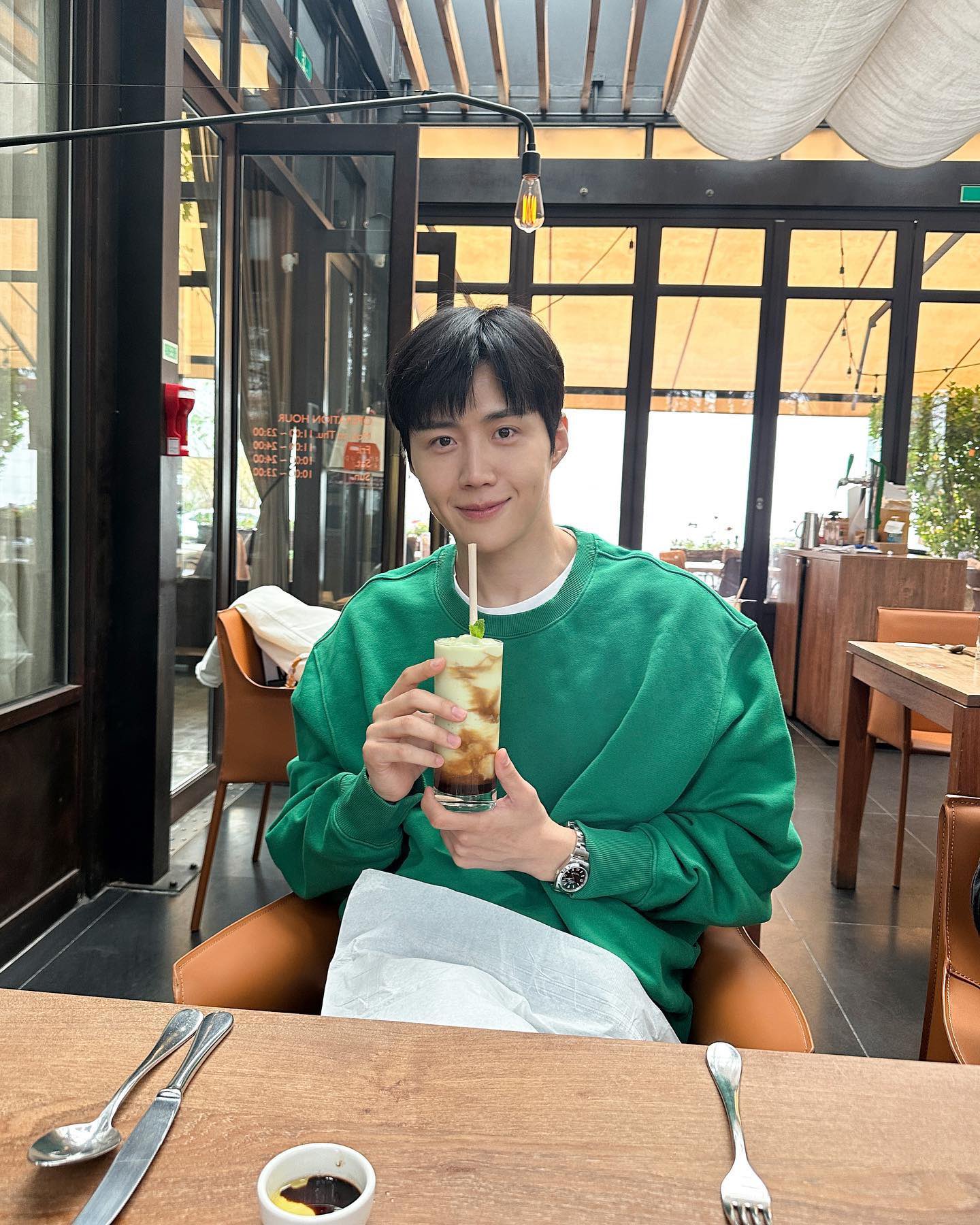 粉丝拍下的金宣虎瞬间