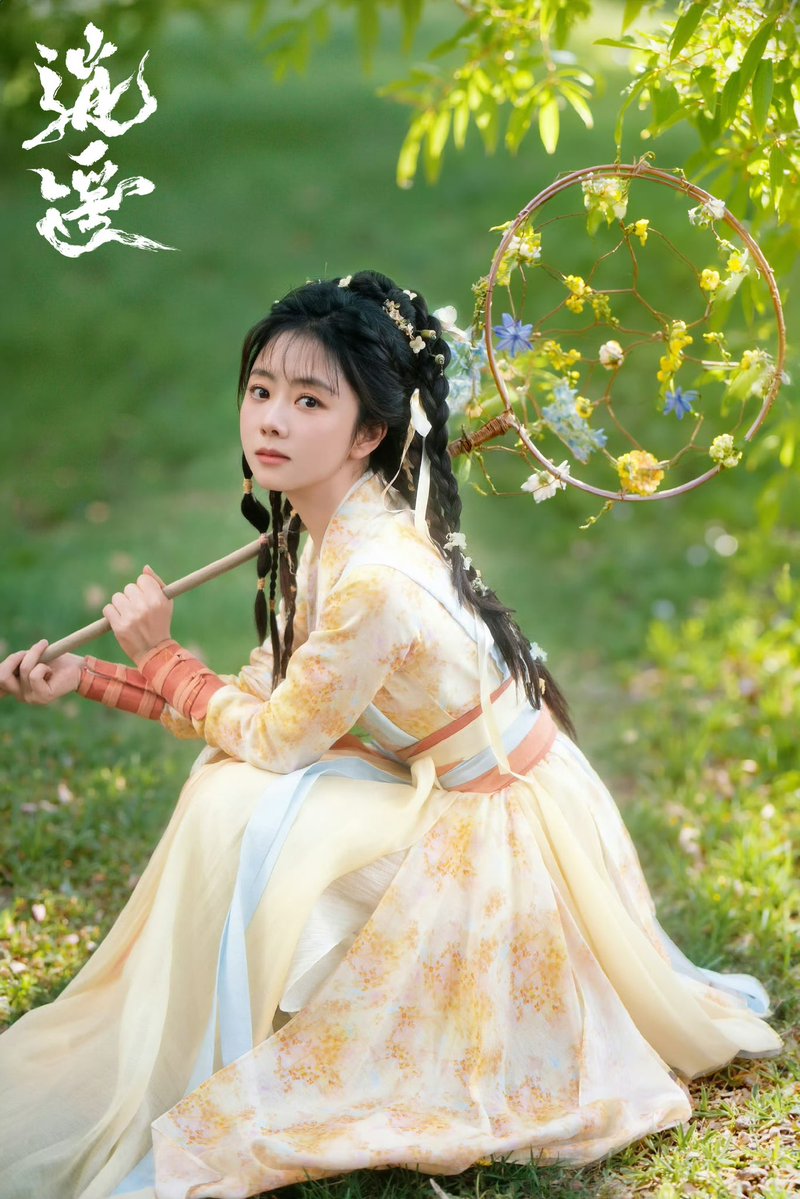 粉丝拍下的谭松韵瞬间