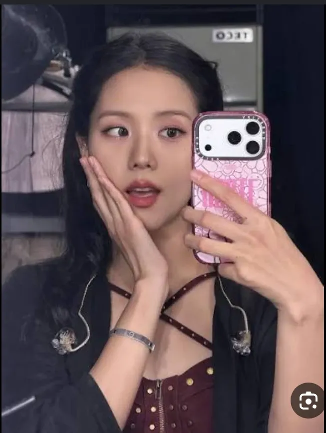 Recent activity shot of Jisoo (1995)