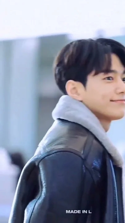 金明洙 (L)的最新照片