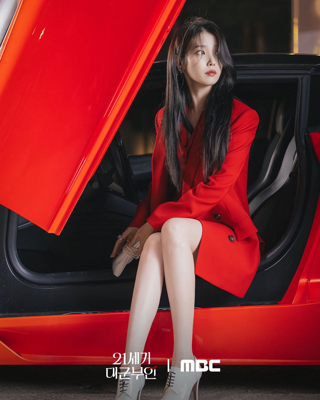 Behind-the-scenes cut of IU