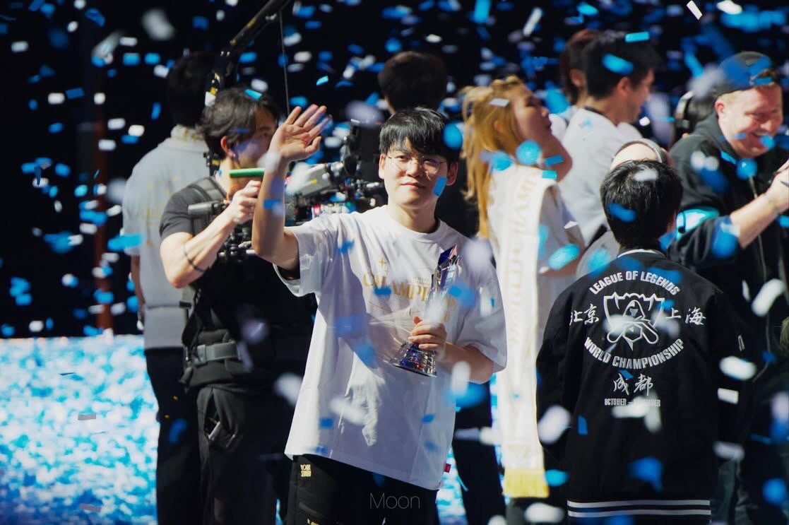 Behind-the-scenes cut of Gumayusi