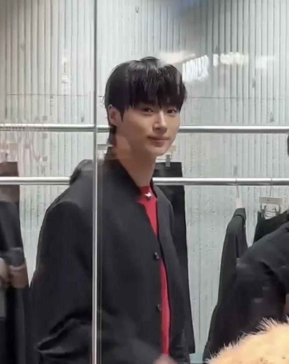 Latest photo of Byeon Wooseok