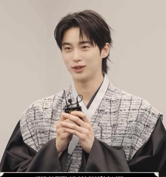 A moment captured by a fan of Byeon Wooseok