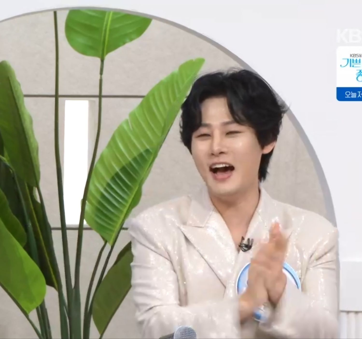 Behind-the-scenes cut of Kang Moonkyung