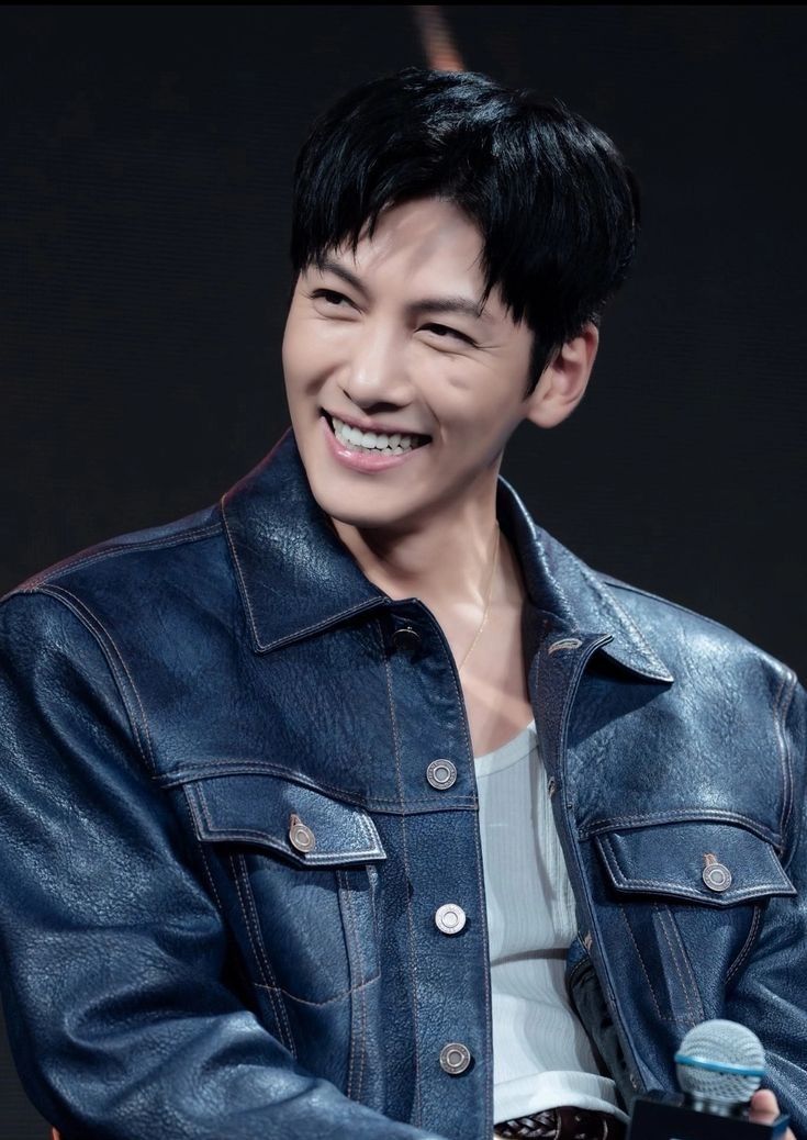Behind-the-scenes cut of Ji Changwook