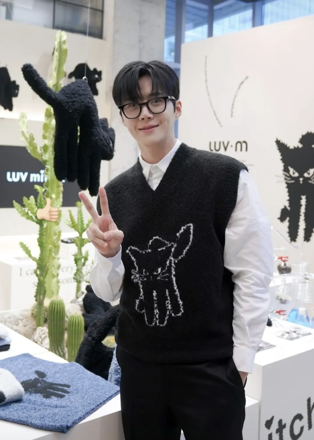 Behind-the-scenes cut of Kim Seonho