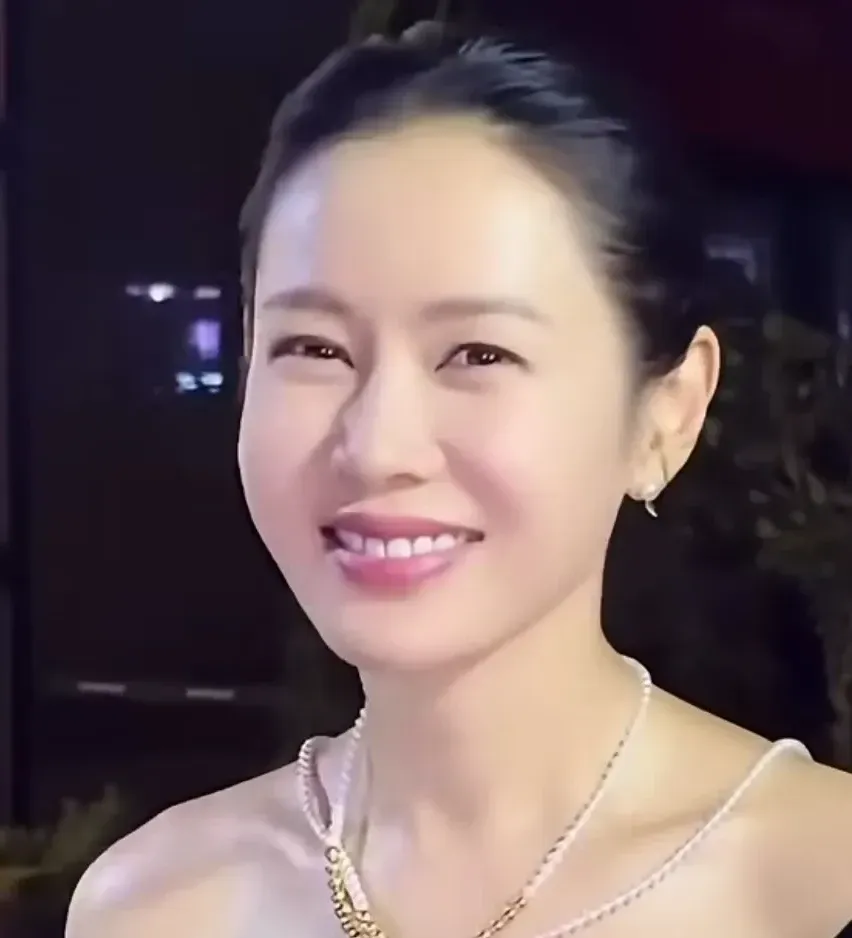 粉丝拍下的孙艺珍瞬间