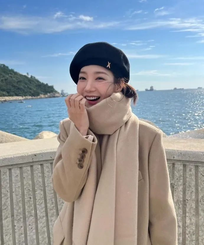 Behind-the-scenes cut of Park Minyoung