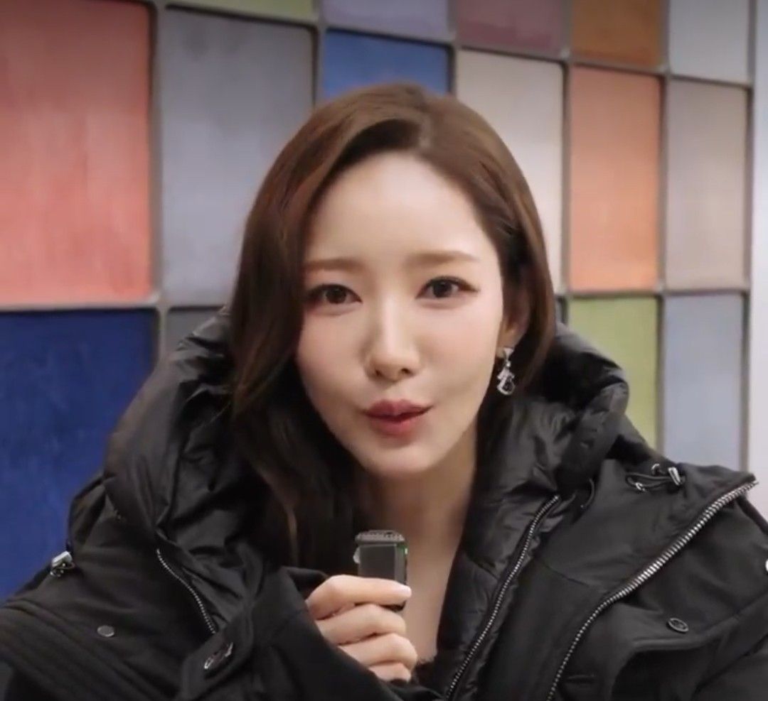 Momen yang diabadikan oleh penggemar Park Minyoung