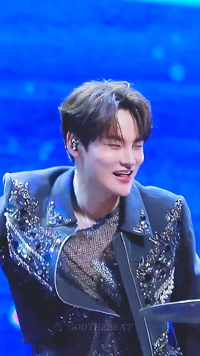 Emotional wallpaper shared by fans for Park Seojin