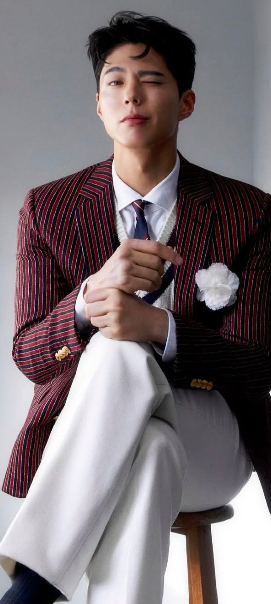 Emotional wallpaper shared by fans for Park Bogum