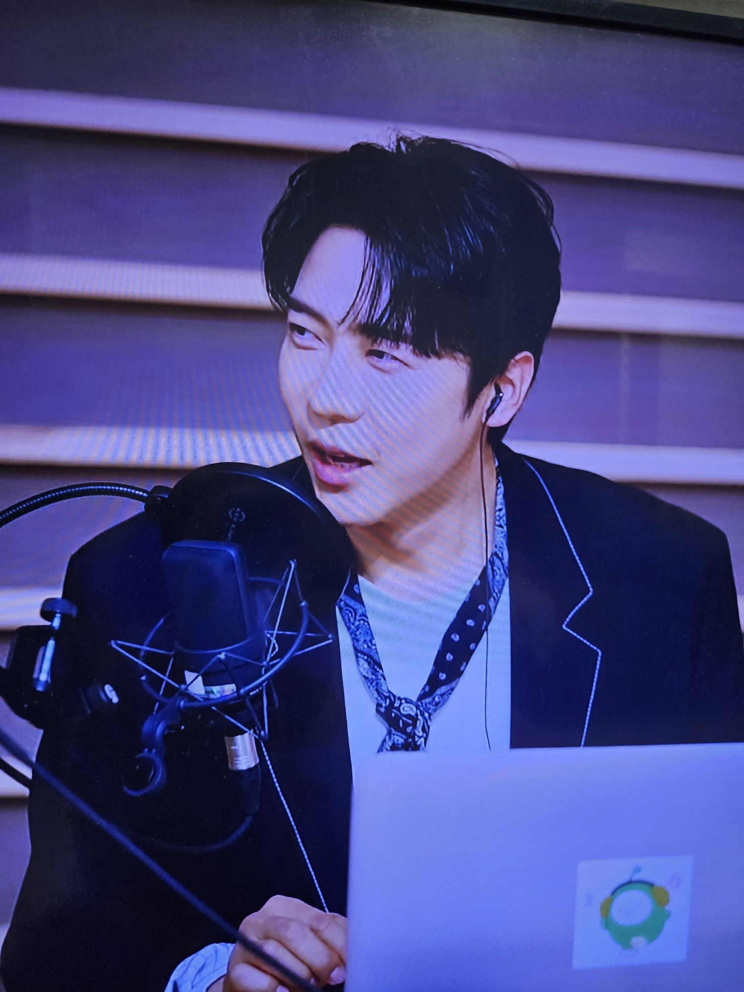 A moment captured by a fan of Enoch