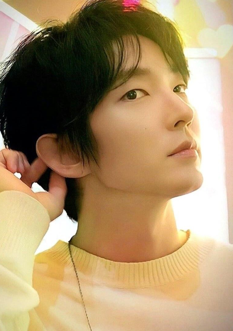 Behind-the-scenes cut of Lee Joongi