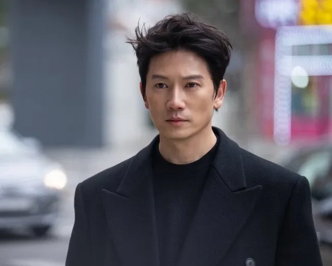 Recent activity shot of Ji Sung
