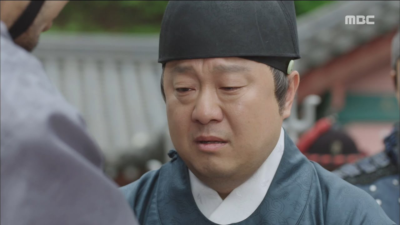 A moment captured by a fan of Yoon Kyunsang