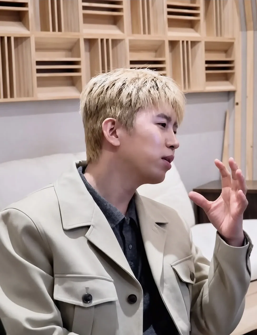 Cuplikan di balik layar dari Lim Youngwoong