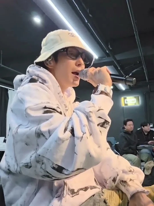 Recent activity shot of Lee Joongi