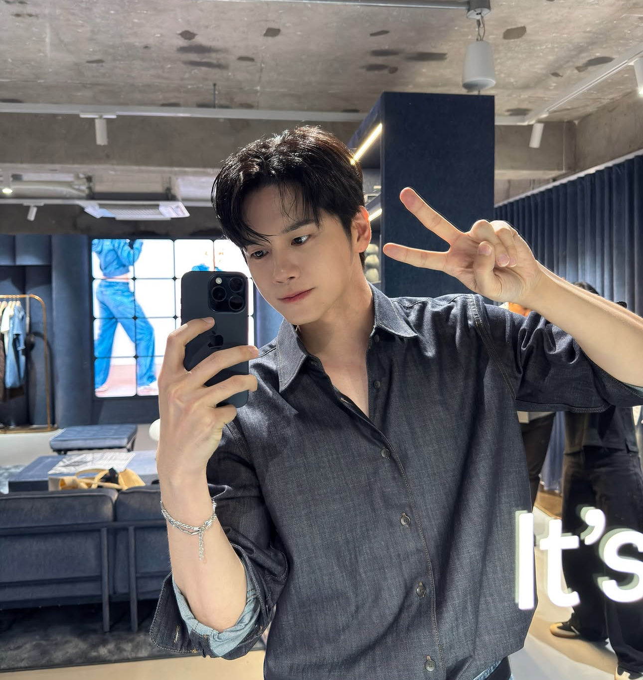 Momen yang diabadikan oleh penggemar Ong Seongwu