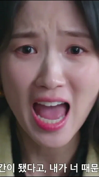 Behind-the-scenes cut of Kim Hyeyoon