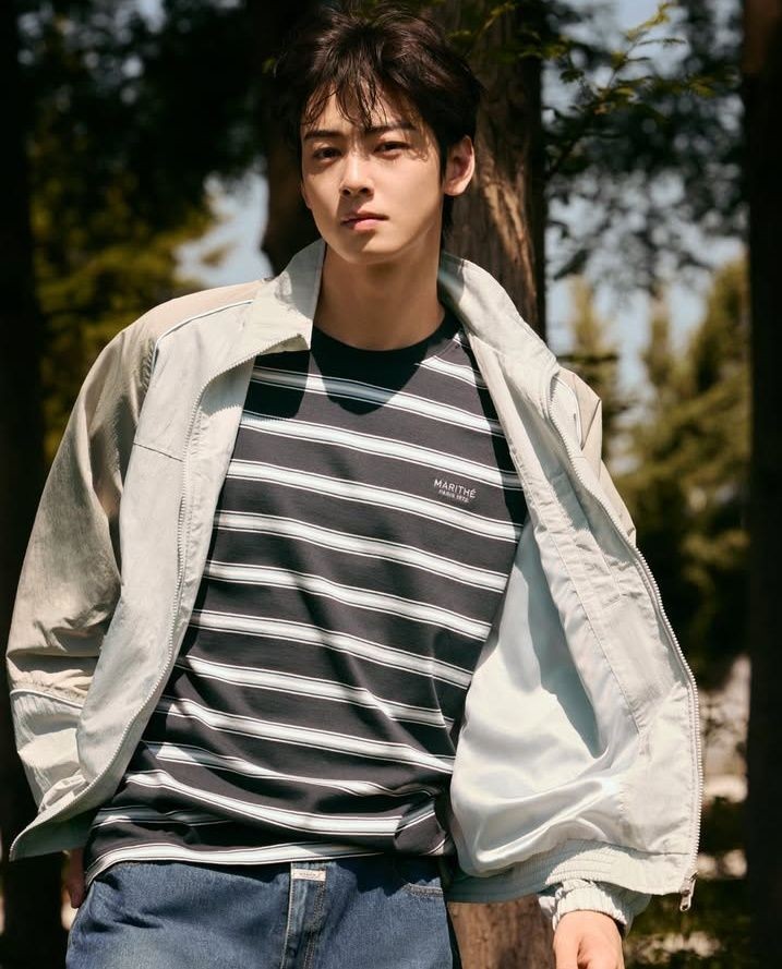 Recent activity shot of Cha Eunwoo