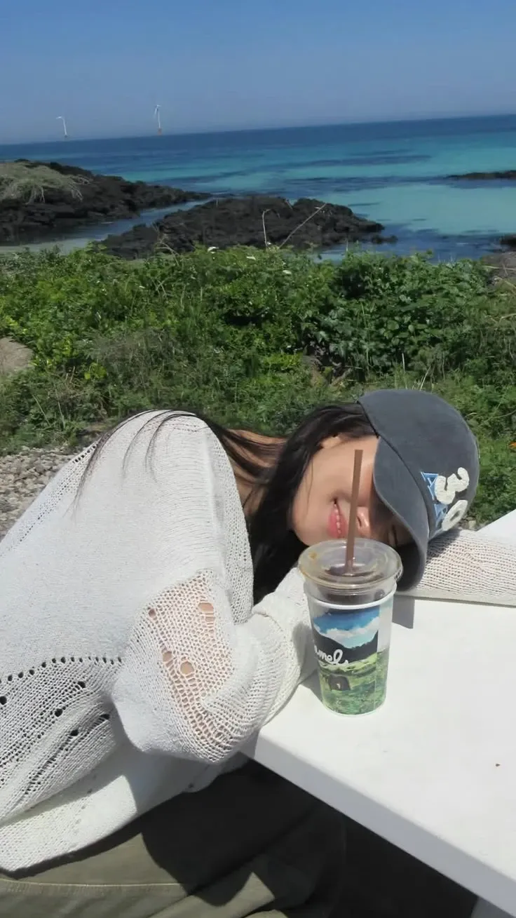 Emotional wallpaper shared by fans for Jisoo (1995)