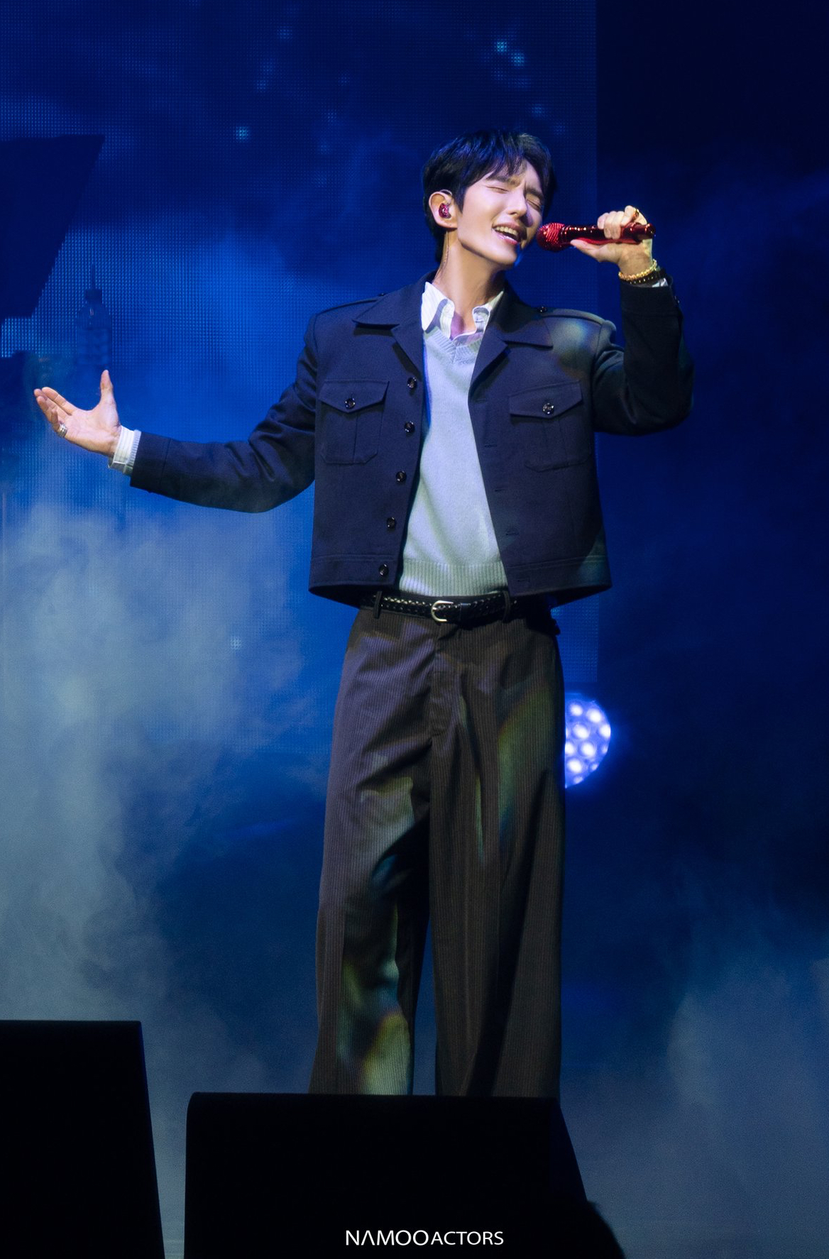 A moment captured by a fan of Lee Joongi