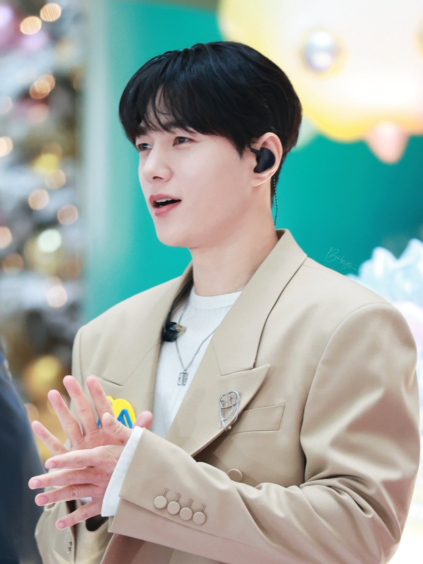 Recent activity shot of Kim Myungsoo (L)