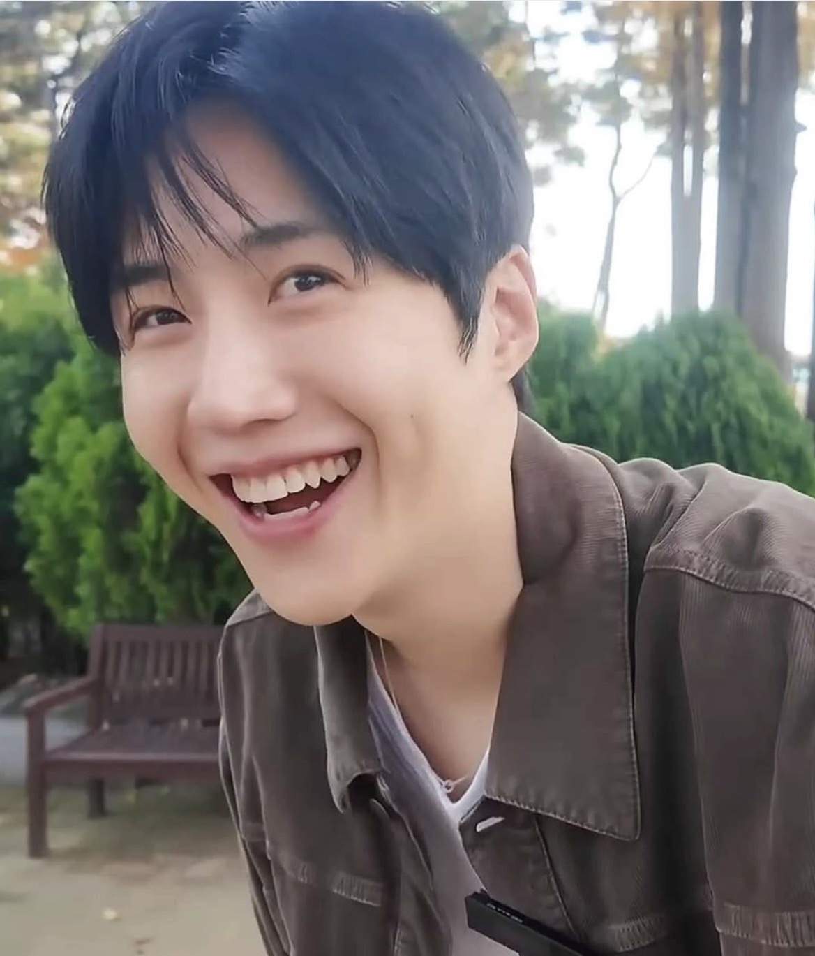 Behind-the-scenes cut of Kim Seonho