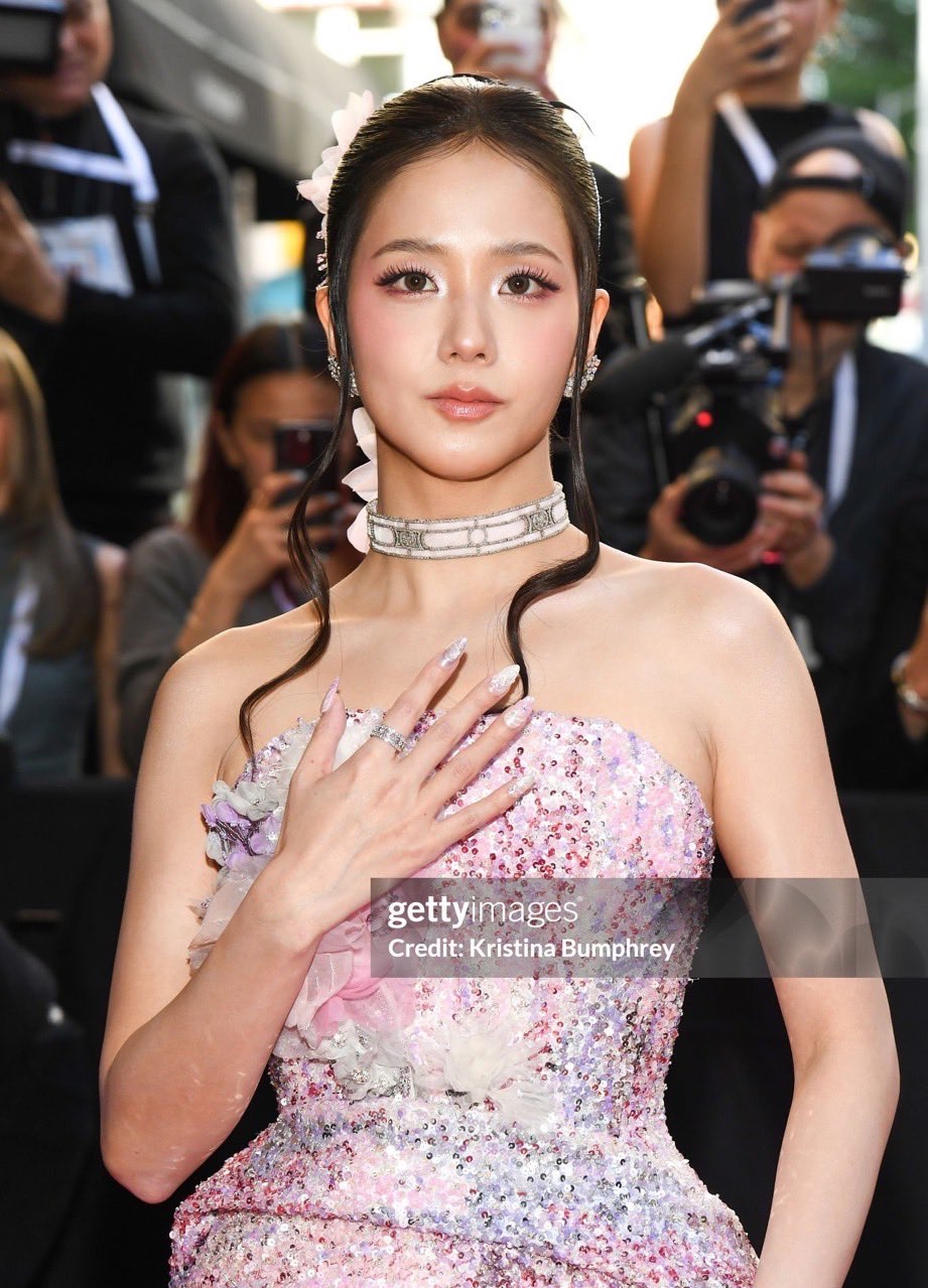Latest photo of Jisoo (1995)