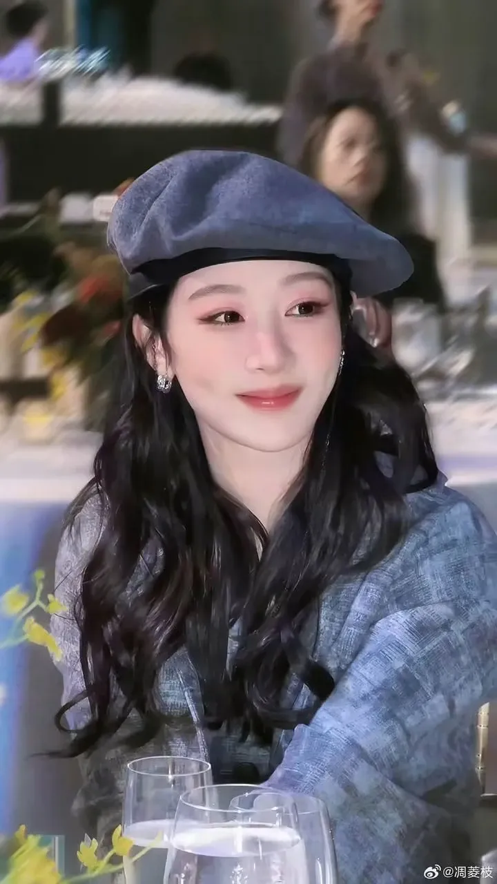 Special wallpaper made by Yang Zi's fans