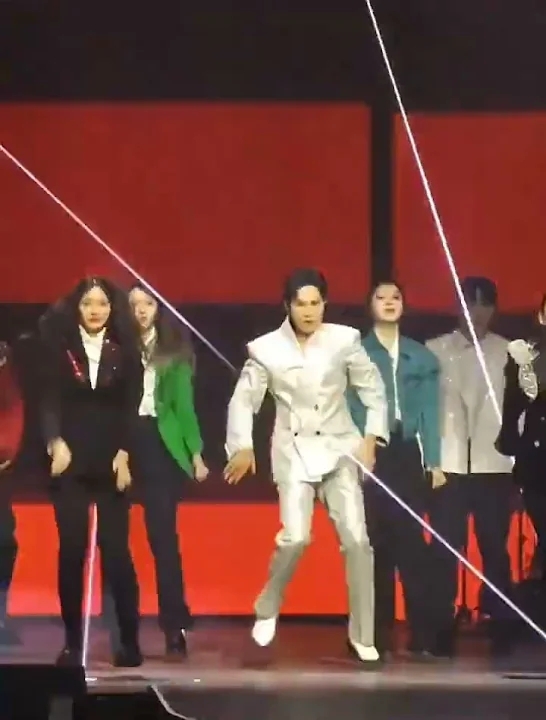 김희재의 비하인드 컷